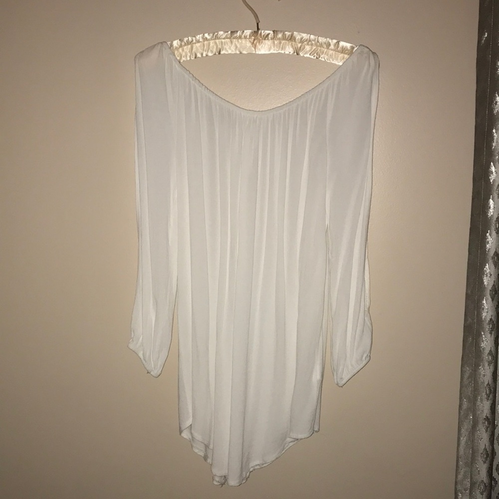 White open arm off the shoulder blouse